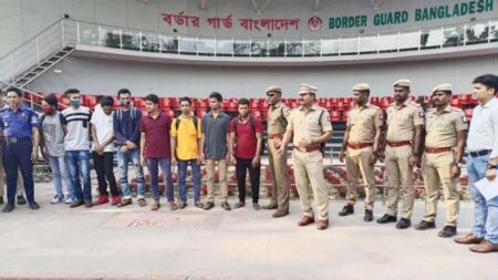 কারাভোগ শেষে বেনাপোল দিয়ে দেশে ফিরলেন ৮ যুবক