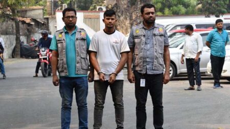 ডাচ্-বাংলার টাকা ছিনতাইয়ের ঘটনায় মূল পরিকল্পনাকারী গ্রেপ্তার