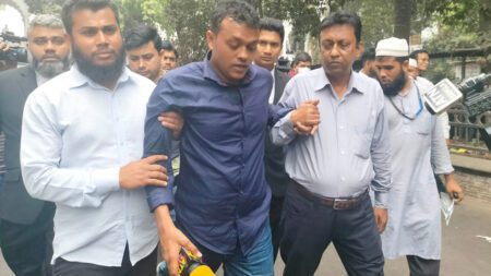 সাংবাদিকের ওপর পুলিশের লাঠিচার্জ: ব্যবস্থা নেওয়ার আশ্বাস