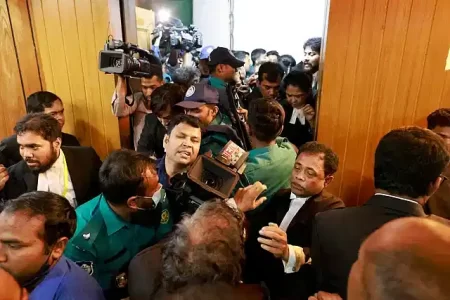 আইনমন্ত্রী-অ্যাটর্নি জেনারেলের পদত্যাগ দাবি বিএনপিপন্থি আইনজীবীদের