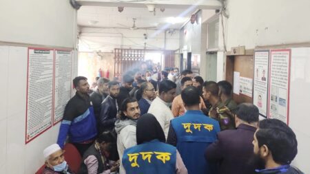পাসপোর্ট অফিসে গ্রাহক হয়রানি, দুদকের অভিযান