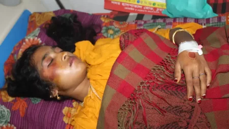 ‘ঘুম ভাঙতেই স্বামীর জন্য অস্থির সোনিয়া’
