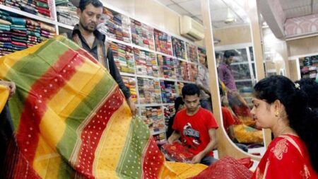 বঙ্গবাজারের আগুনের তাপ যশোরের ঈদ বাজারে