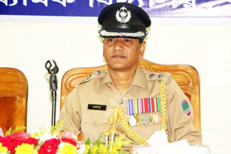 যশোরের এসপির বদলি চেয়ে জাপার ছয় প্রার্থীর আবেদন