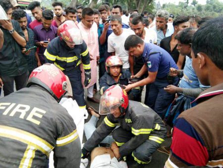 বেপরোয়াগতি কেড়ে নিল শিক্ষার্থীর প্রাণ