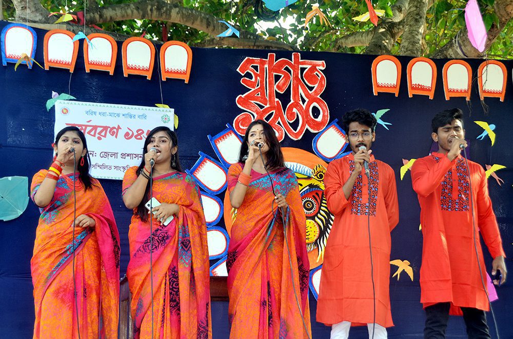 সুরধুনী সঙ্গীত নিকেতনের অনুষ্ঠান। টাউন হল ময়দানের রওশন আলী মঞ্চ,১৪ এপ্রিল ২০২৩ । ছবি : ইলিয়াস সাজু
