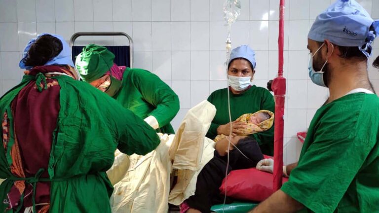 বৈকালিক চেম্বারে প্রথম নবজাতকের জন্ম