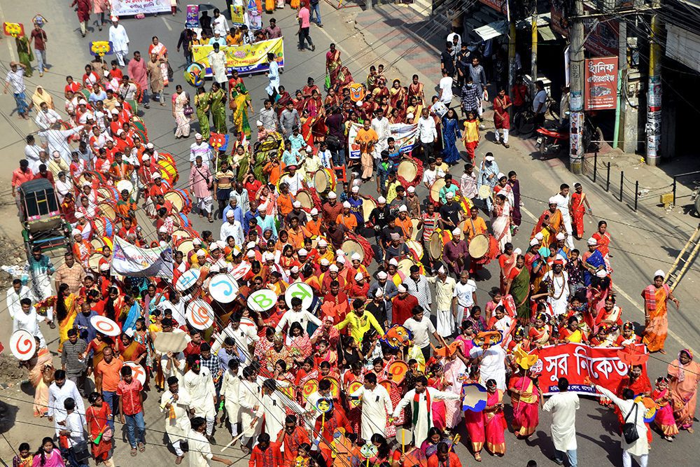 শোভাযাত্রায় অসংখ্য মানুষের উপস্থিতি