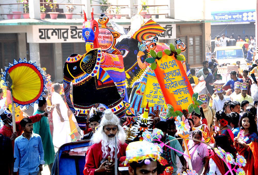 শোভাযাত্রায় নানা  প্রতিকৃতি
