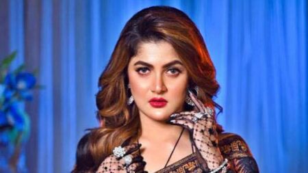 ‘মারাত্মক প্রতারণা’! টাকা হাতিয়ে ‘উধাও’ শ্রাবন্তী? থানায় অভিযোগ