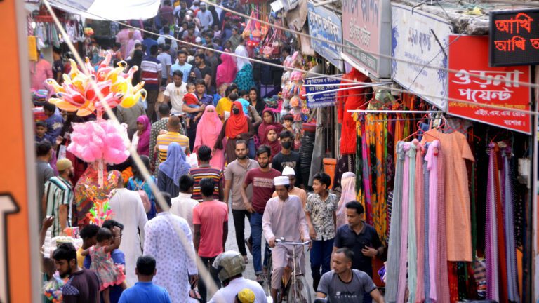 ঈদ উৎসব ঘিরে নিরাপত্তা জোরদার ঈদ উৎসব ঘিরে নিরাপত্তা জোরদার