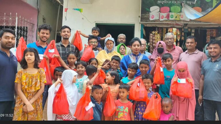 যশোরে ঈদের আগে ৪০ ছিন্নমূল শিশু পেলো নতুন জামা