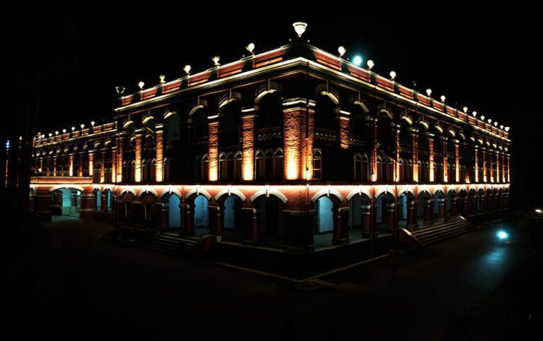 কালেক্টরেট চত্বর এখন যশোরবাসীর বিনোদনকেন্দ্র  কালেক্টরেট চত্বর এখন যশোরবাসীর বিনোদনকেন্দ্র