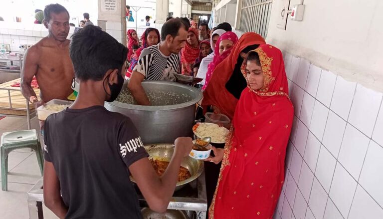 নিম্নমানের খাবার সরবরাহের সত্যতা জড়িত দুই কর্মচারীর বিরুদ্ধে ব্যবস্থা