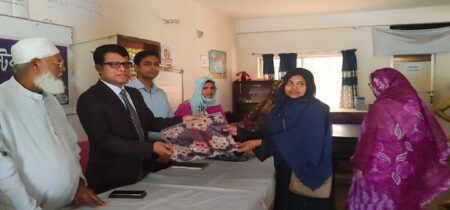 বুদ্ধি-প্রতিবন্ধী শিক্ষার্থীদের মাঝে ঈদ উপহার বিতরণ মাগুরা