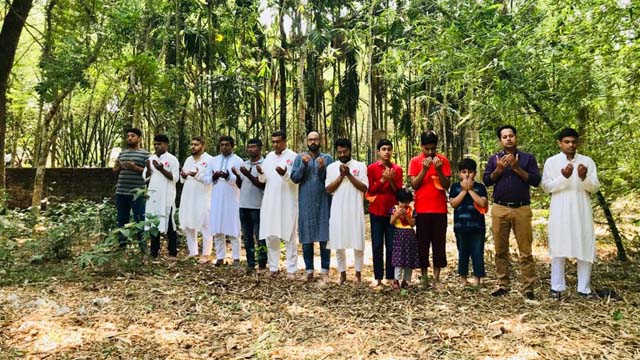 বঙ্গবন্ধু হত্যা মামলার বাদী মহিতুলের কবর জিয়ারত আ.লীগ নেতা আশীষের