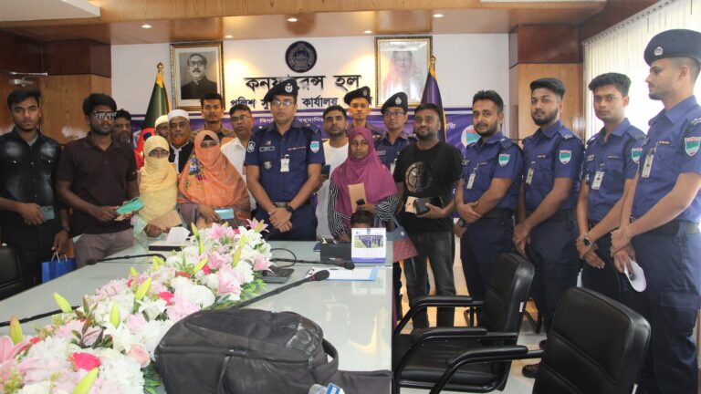 হারিয়ে যাওয়া মোবাইল ফোন ফেরত পেলেন ৩৬ মালিক