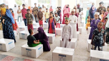 শ্যামনগরে প্রতিবন্ধী শিশুদের মাঝে কীট বক্স বিতরণ sheamnagar