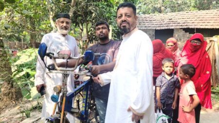 যশোরে সুন্দর বাংলাদেশের ঈদ উপহার বিতরণ