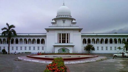 সপ্তম শ্রেণির বই থেকে ‘শরীফ ও শরীফা’র গল্প বাদ দিতে আইনি নোটিশ
