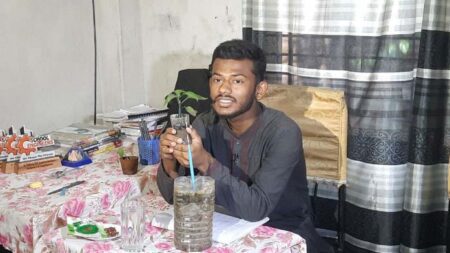 কাগজের তৈরি কলম ব্যবহার শেষে মাটি পেলে গাছ হবে!