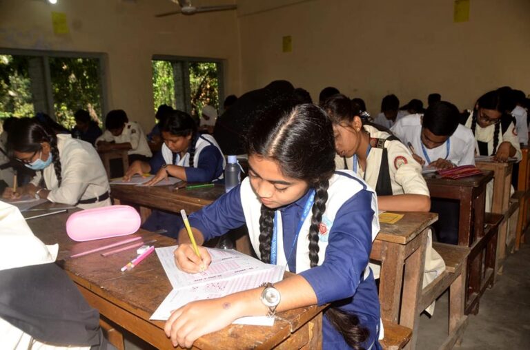 ষষ্ঠ থেকে নবমে থাকছে না অর্ধবার্ষিক ও বার্ষিক পরীক্ষা