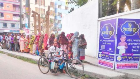 হাসিমুখের ব্যতিক্রমী ইফতার বুথ