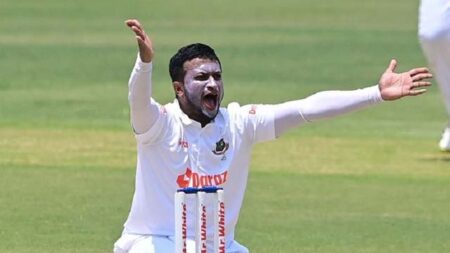 টস করেই নতুন রেকর্ডে সাকিব