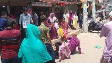 দাম কম বলায় ক্রেতাকে মারপিট, দোকান সিলগালা