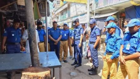 চৌগাছায় ফুটপত দখল উচ্ছেদ করলেন প্রশাসন