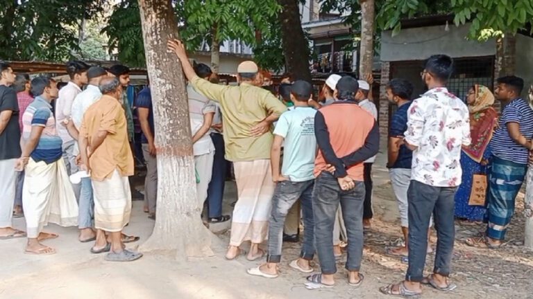 ননদের বাড়িতেই ফাঁস নিলেন শোভানা