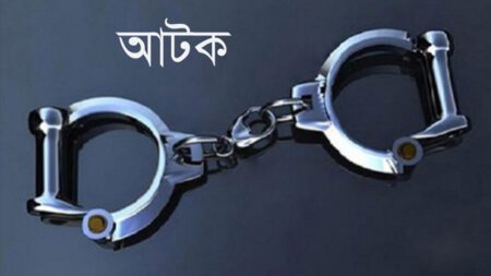 যশোরে বার্মিজ চাকুসহ তিন কিশোর আটক