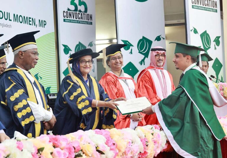 মুসলমানরা কেন পিছিয়ে পড়ল, প্রশ্ন প্রধানমন্ত্রীর