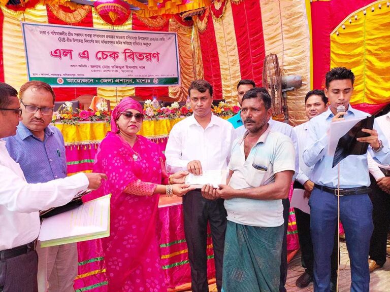 মণিরামপরে ভূমি অধিগ্রহণে ক্ষতিপূরণের চেক বিতরণ