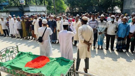 বেনাপোলে রাষ্ট্রীয় মর্যাদায় মুক্তিযোদ্ধা আবু শামা মিয়ার দাফন সম্পন্ন