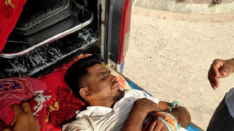 নড়াইলে পল্লিচিকিৎসকের হাত-পা ভাঙল দুর্বৃত্তরা নড়াইলে পল্লিচিকিৎসকের হাত-পা ভাঙল দুর্বৃত্তরা