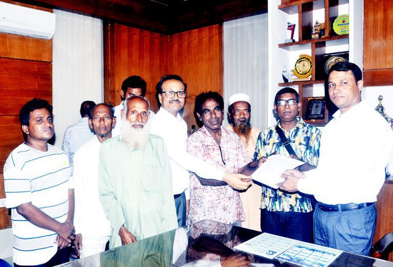 কৃষকদের কাছ থেকে ১৫শ টাকা মণ ধান কেনার দাবি