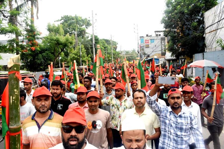 যশোরে লাঠি-সোঁটা নিয়ে সমাবেশে বিএনপি নেতাকর্মীরা