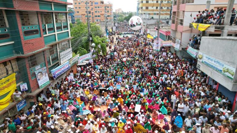 ভোলা ট্যাংক রোডে বিএনপি নেতাকর্মীদের ঢল