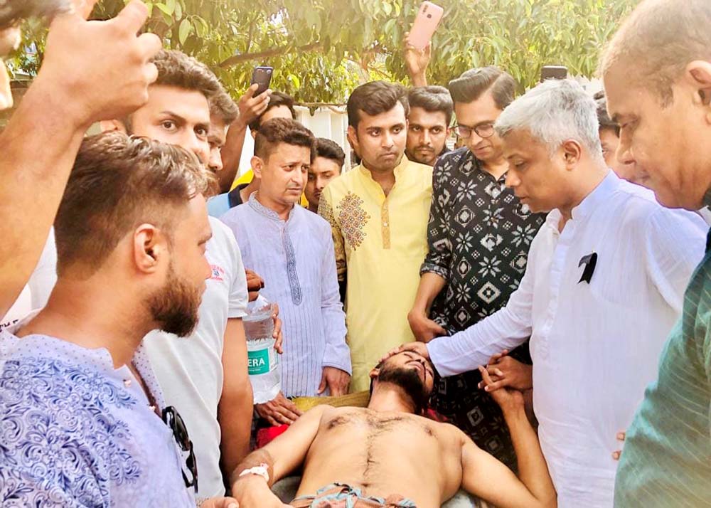 যশোরে ছাত্রদলের খাবার বিতরণ কর্মসূচিতে ছাত্রলীগের হামলা,আহত ৫
