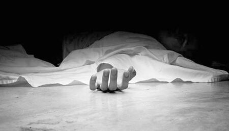 ছেলে-মেয়েকে বাঁচাতে গিয়ে বাবা খুন