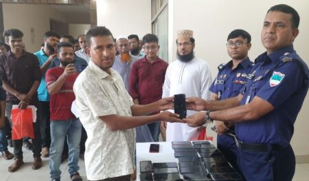 বাগেরহাটে অর্ধশত ফোন উদ্ধার, খুশি মালিকরা