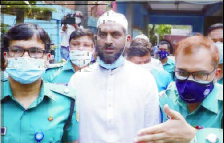  ডিবি কার্যালয়ে হেফাজত নেতা মামুনুল হক
