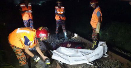 যশোরে ট্রেনে কাটা পড়ে নারী শ্রমিকের মৃত্যু।