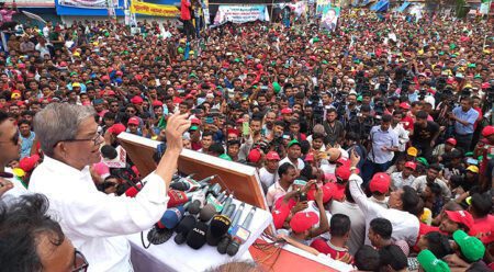 ভিসা নীতির কারণে আ.লীগ নেতাদের হাঁটু কাঁপছে : ফখরুল