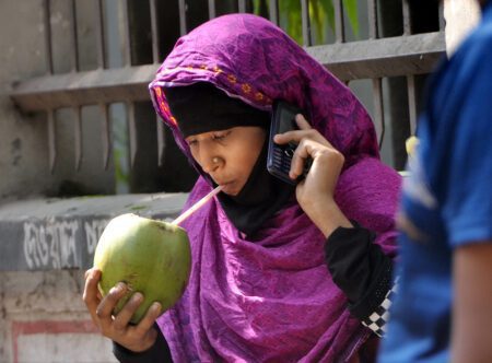 এই গরমে টেকা দায়