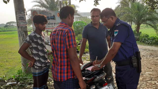 রাজগঞ্জে ২০ মোটরসাইকেল জব্দ