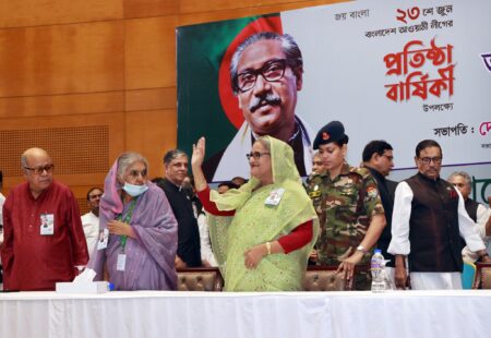 ‘দেশের সম্পদ বিক্রি করে ক্ষমতায় থাকবো-এমন বাপের মেয়ে আমি না’