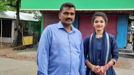 বাবা শফিকুল ইসলাম ও মেয়ে সাবরিনা আক্তার জেবা-ফাইল ছবি