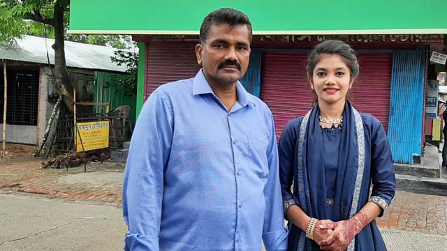 মেয়ে জেবার দল নবারুন সংঘের কাছে হারলো বাবা শরিফুলের খোলাডাঙ্গা বাবা শফিকুল ইসলাম ও মেয়ে সাবরিনা আক্তার জেবা-ফাইল ছবি